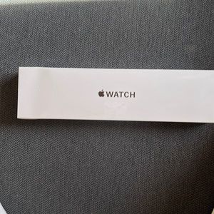Apple Watch SE GPS Black 40mm Aluminum Case with Black Sport Band. New,open box.